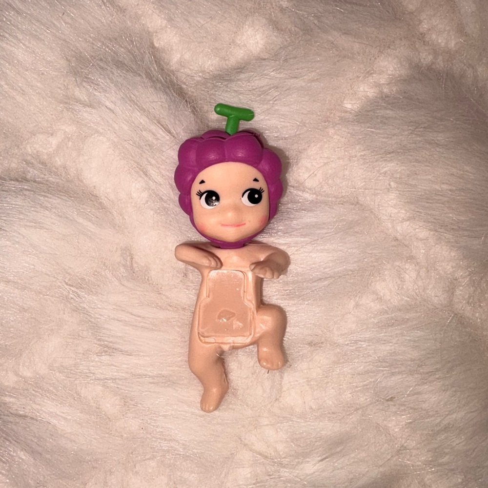 FREE with purchase of $40+ Harvest Series Sonny Angel Hippers - Grape